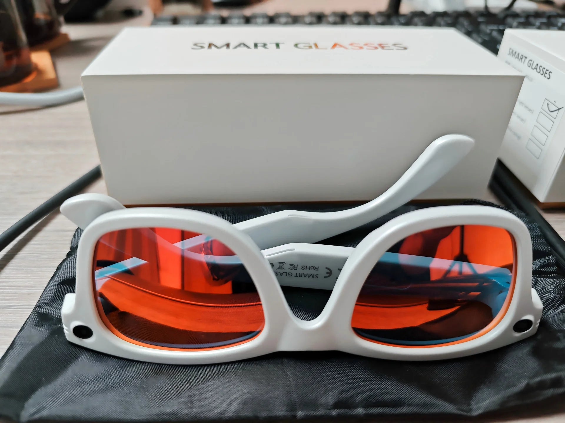 AI inteligentné okuliare s kamerou AI okuliare pre preklad v reálnom čase nositeľné AI okuliare hlasový asistent proti otrasom AI zachytenie